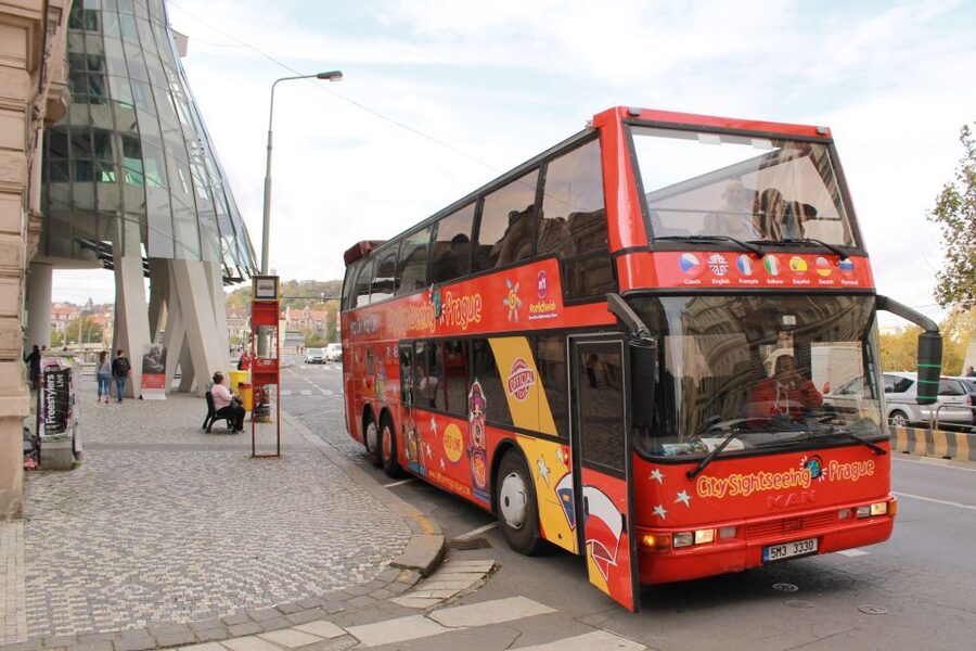 Prague: City Sightseeing HOHO Bus Tour & Optional Boat Tour - Onboard Audio, Wi‑Fi, and the Realities of Crowded Stops
