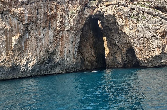 Private 3-hour boat tour to SANTA MARIA DI LEUCA - Included Snacks and Local Aperitif: Small Food, Real Value