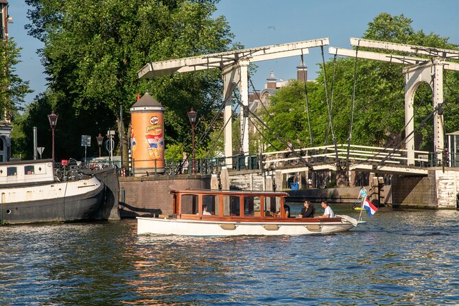 Private Boat Tour Amsterdam - 90 Min incl. welcome drink on historic saloon boat - The 90 minutes: what you’ll do on the water
