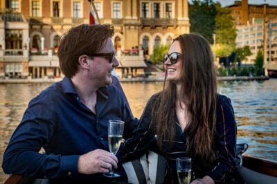Private Boat Tour Amsterdam - 90 Min incl. welcome drink on historic saloon boat - The historic saloon boat experience (and why it matters)