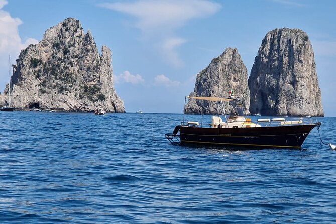 Private boat tour Capri Full day - A private Capri boat day that starts smart in Sorrento