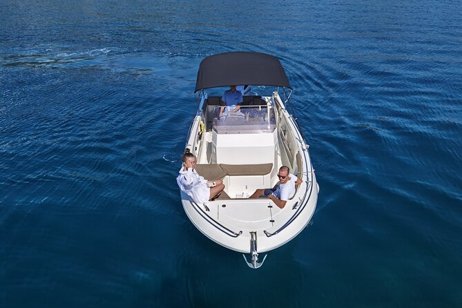 Private boat Tour - Dubrovnik Old Town and Elaphite islands - Comfort on a boat for up to 12: sundeck, leather seats, and a cabin