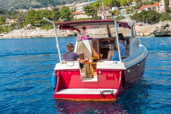 Private boat tour- explore the islands, find hidden caves and try snorkelling - Sipan: lunch time on an island that shifts the pace