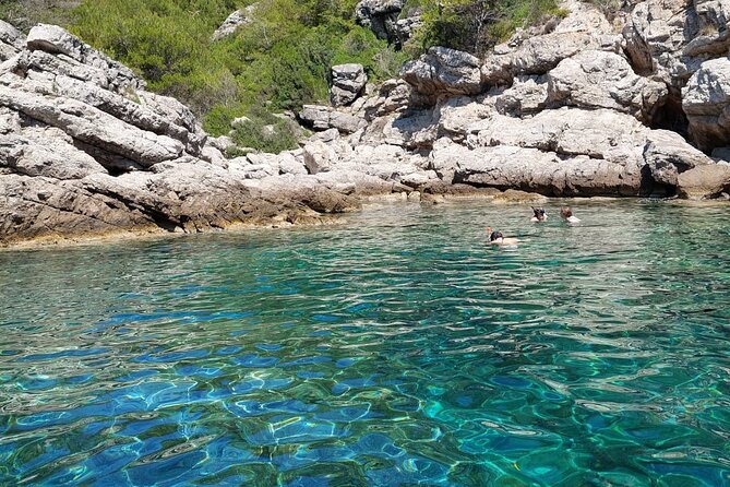 Private boat tour- explore the islands, find hidden caves and try snorkelling - What’s included onboard: drinks, comfort, and that restroom detail