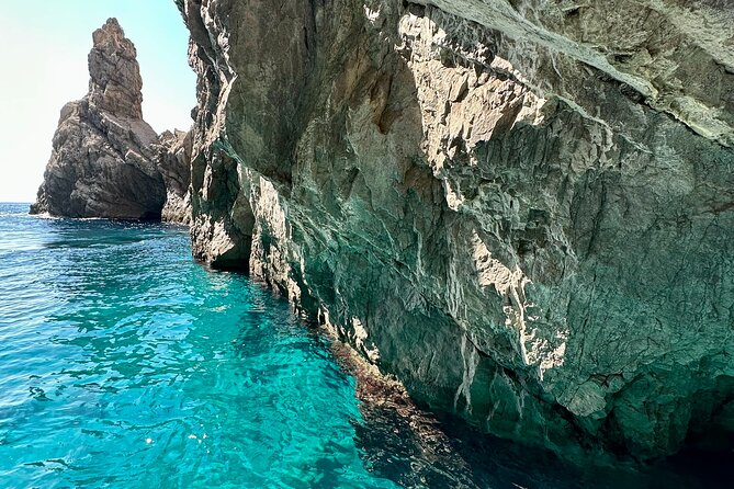 Private Boat Tour of Capri Island - Capri rock formations: photos, Faraglioni, and the east-side arch