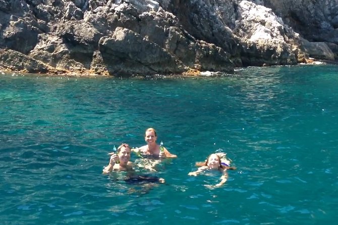 Private boat tour of Capri (relaxation tour three hours) - Meeting point at the docks: Pier 21 and a smooth start
