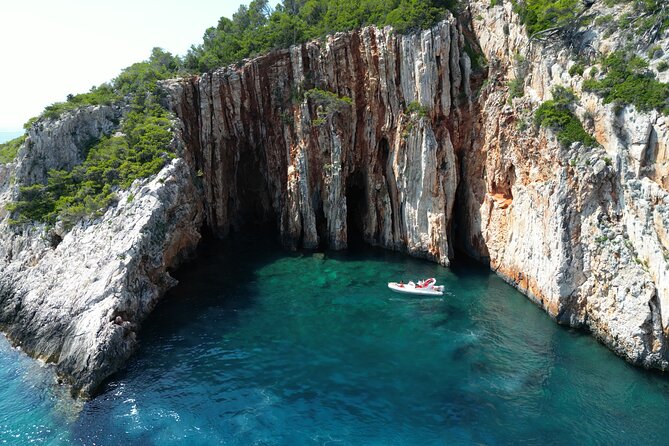 Private boat tour of Red rocks & Pakleni islands - Key Points Before You Go