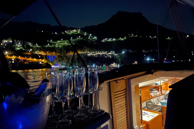 Private boat tour of the Amalfi coast or Capri - Amalfi Coast route: caves, coves, and the towns from the sea
