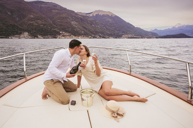 Private Boat Tour on Italian Gozzo on Lake Como - Cross the lake toward Bellagio: where the famous gets close