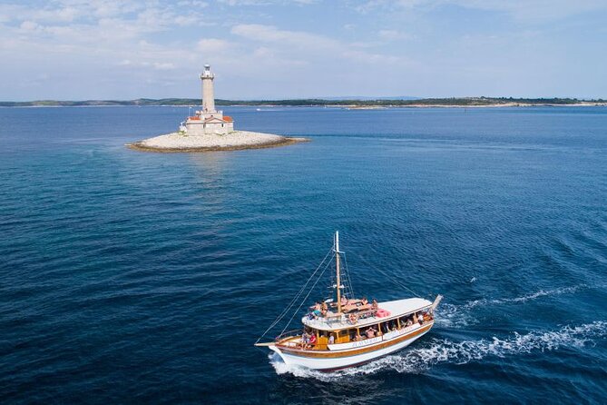 Private Boat Tour to Kamenjak and Levan Island with Lunch - Porer Lighthouse: Best-Effort Photos Without Docking