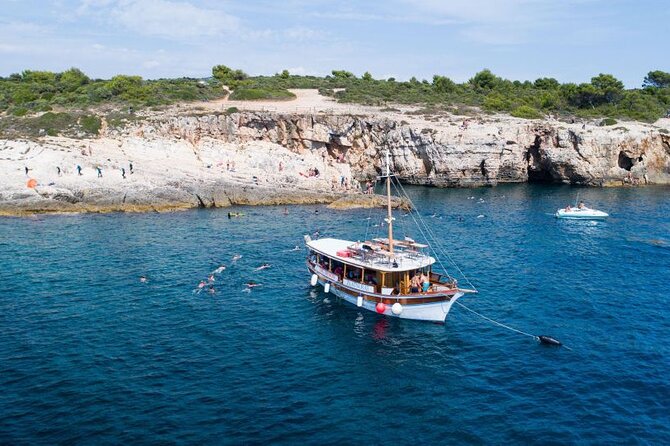 Private Boat Tour to Kamenjak and Levan Island with Lunch - Levan Island: Sand Time, Bars, and That Quiet Island Feeling