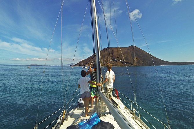 Private Boat Tour to Lobos Island from Corralejo - Lunch and drinks on deck: canary-style comfort, not a fancy production