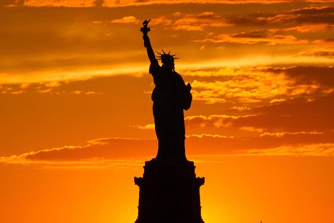 PRIVATE Manhattan Speedboat Tour - Up to 12 passengers - Upper Bay and Statue of Liberty: the close-up most boats can’t do