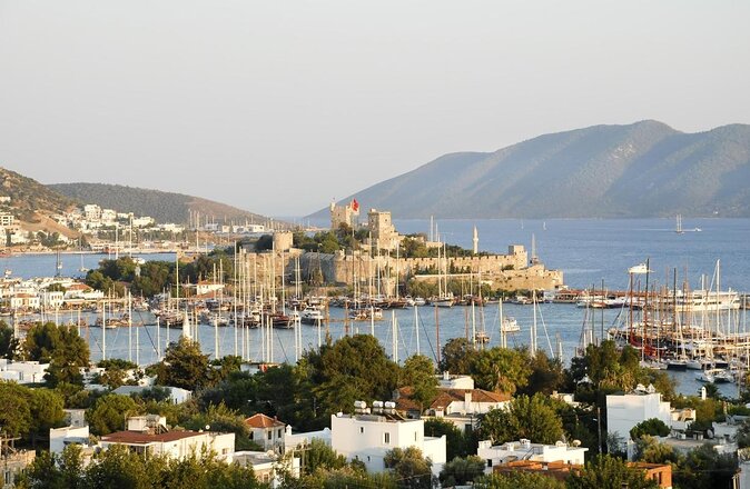 Private VIP Gulet Boat Tour With Lunch in Bodrum For 6 Hour - Black Island and Karaada: the calm-bay strategy