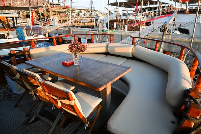 Private VIP Gulet Boat Tour With Lunch in Bodrum For 6 Hour - Meeting at Bodrum harbor: smooth start, easy orientation