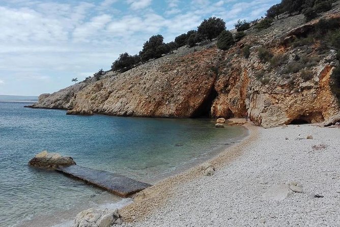 Private Wild Bays Boat Trip with Captain Bobo - Off-Season Panoramic Routes vs June–September Swimming Time