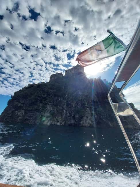 Procida: Sea View Boat Tour with Snorkeling - What to bring for a smooth, swimmable day