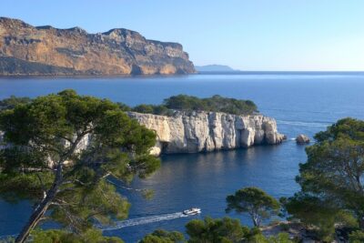 Provence Day Trip with Cassis Village Boat Ride and Local Wine Tasting from Aix - Cassis on foot: port views, walking time, and real breathing room