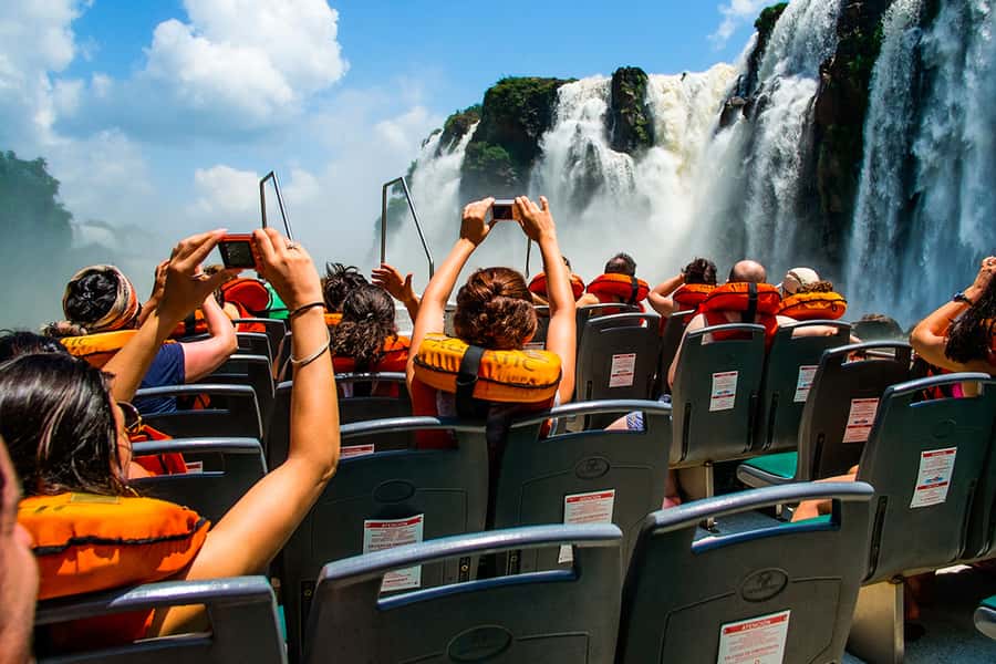 Puerto Iguazú: Iguazú Falls Adventure with 4WD & Boat Ride - Should you book this Iguazú Falls adventure?