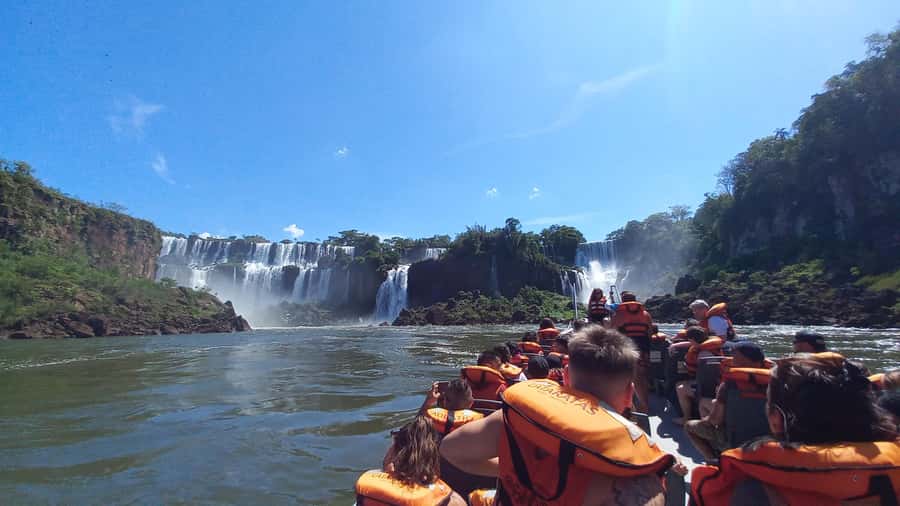 Puerto Iguazú: Iguazú Falls Adventure with 4WD & Boat Ride - Devil’s Throat and the Superior Circuit: starting with the loudest payoff