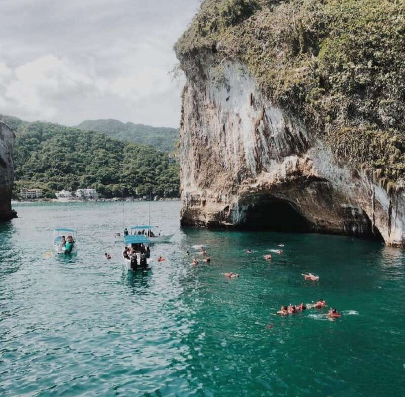 Puerto Vallarta: Los Arcos Islands Boat Tour and Snorkeling - Snorkeling at Los Arcos: safety tips and real-world water conditions