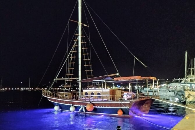 "QueenBee" Full-Day Boat Trip with Lunch - Getting On Board in Argostoli: Where the Day Starts