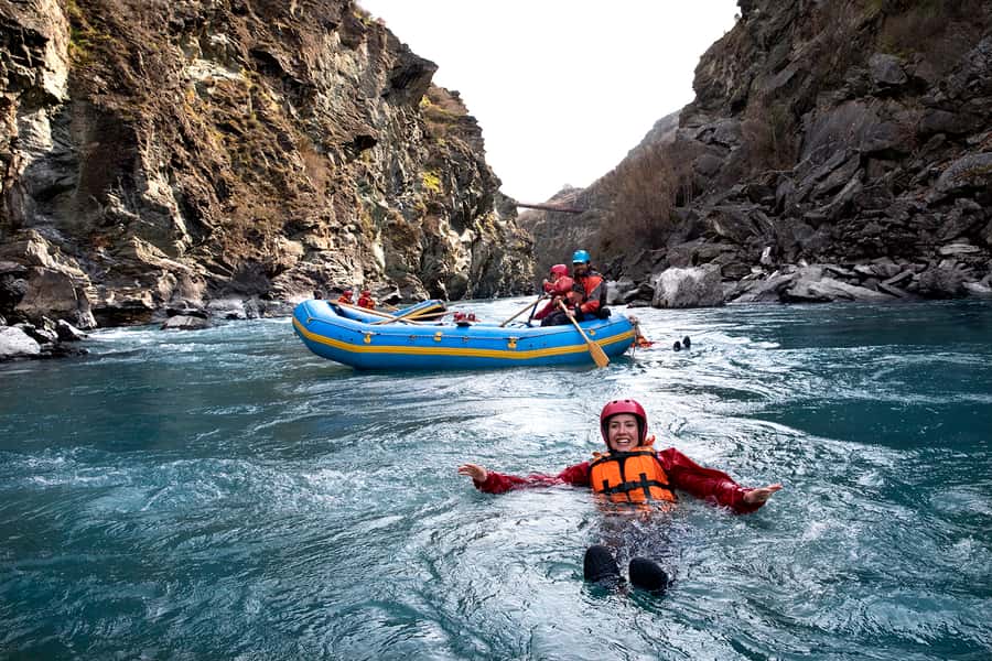 Queenstown: Kawarau River Rafting and Jet Boat Ride - Jet boat start: 95 km/h spins before the rapids
