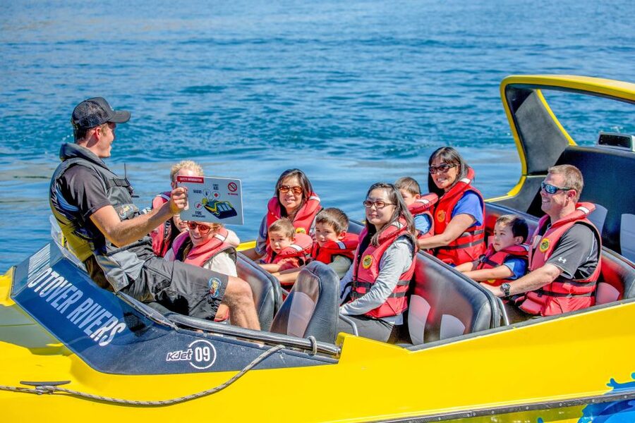 Queenstown: Shotover River and Kawarau River Jet Boat Ride - Captains and crew: the difference between scary and fun