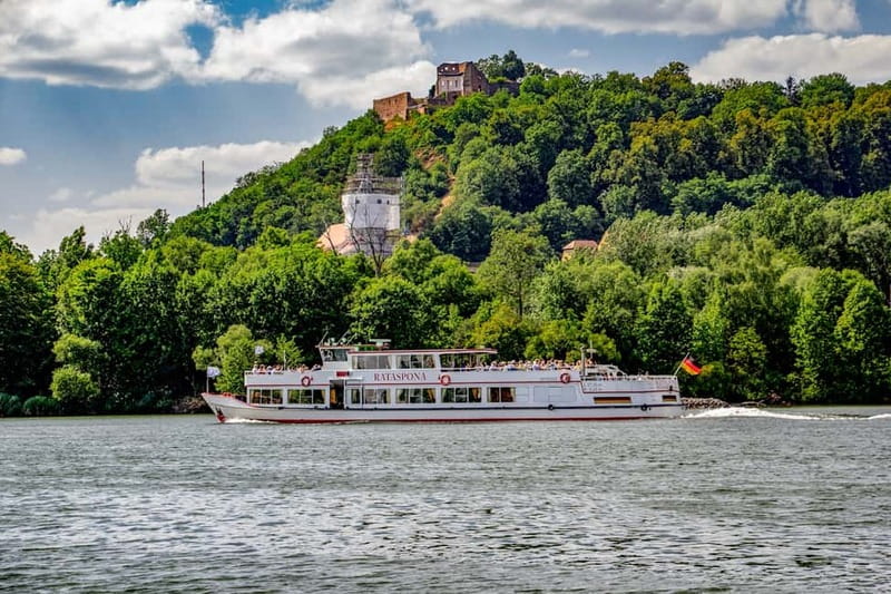Regensburg: Klinger's Sightseeing Boat Tour to Walhalla - What the onboard experience feels like: comfort, audio, and a drink stop