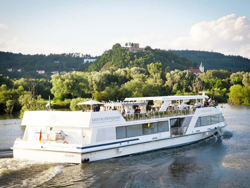 Regensburg: Sightseeing Boat Tour to Walhalla - Who should book this Regensburg to Walhalla cruise