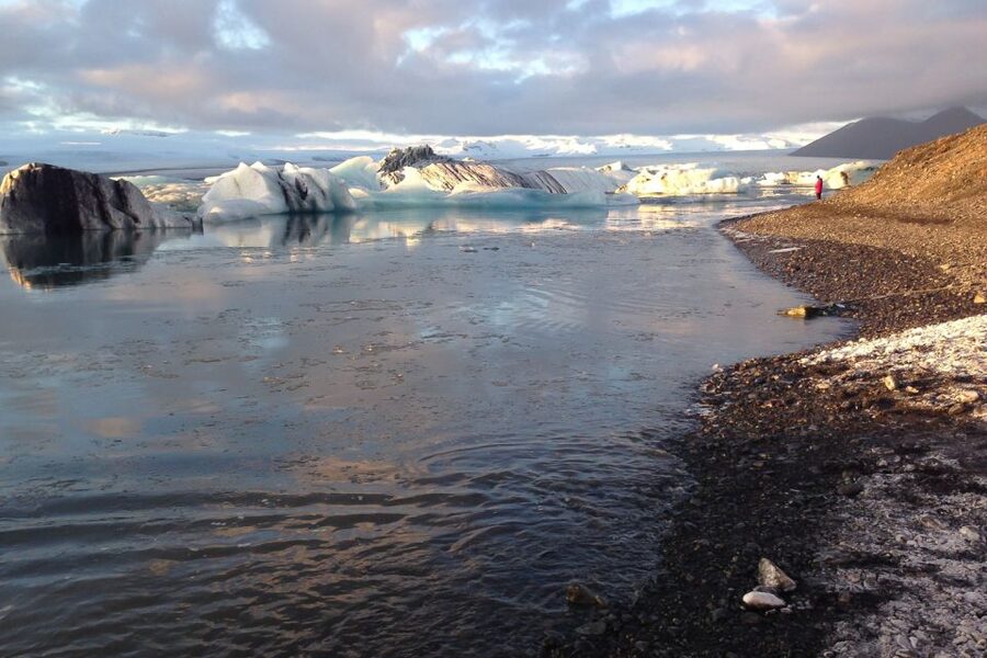 Reykjavik: Glacier Lagoon Boat Ride & Diamond Beach Day Tour - Eyjafjallajökull Views, Weather Permitting: The Bonus Window