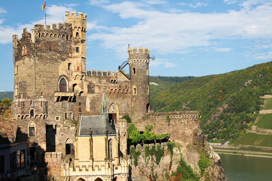Rhine Valley Castles: 1.5-Hour Boat Tour from Rüdesheim - Bingen and Rüdesheim: towns you can treat like mini-side quests