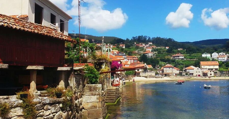 Rías Baixas: Guided Day Tour from Santiago with Boat Ride - Combarro: the coastal village that looks like it belongs on postcards