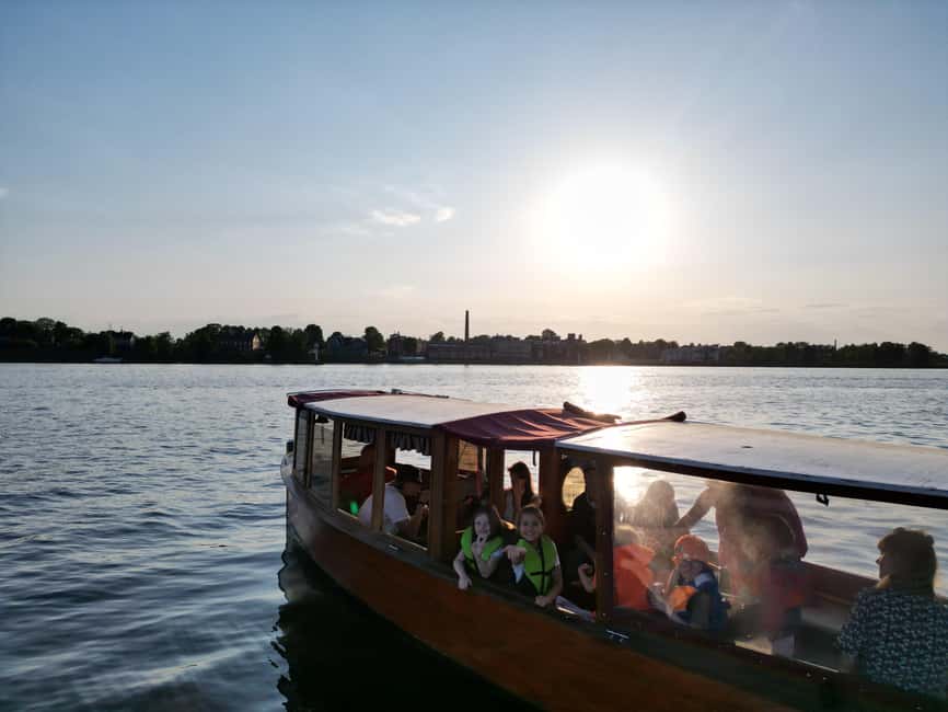 Riga: Canal Boat Tour with Drink & Old Town Audio Tour - Key takeaways