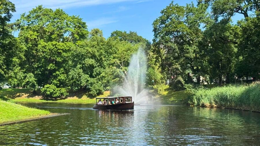 Riga: Canal Boat Tour with Drink & Old Town Audio Tour - The feeling of this Riga cruise: calm water, strong photo stops
