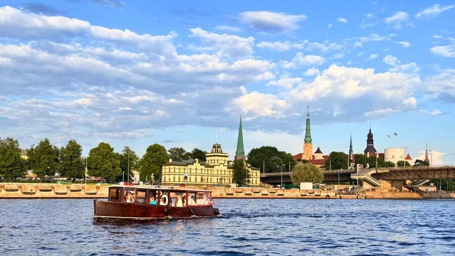 Riga: Canal Boat Tour with Welcome Drink & Audio Guide - Getting to Andrejosta: A Simple Plan From Old Town