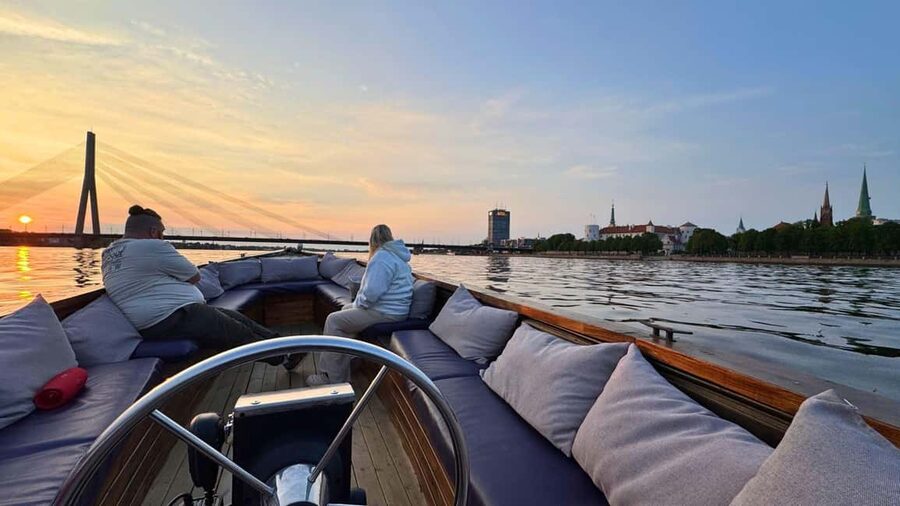 Riga: Canal Boat Tour with Welcome Drink & Audio Guide - Where to Sit for Photos: Front vs Back Reality Check