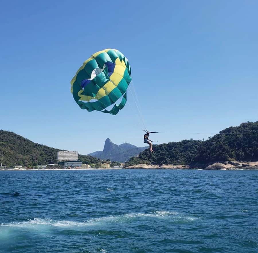 Rio de Janeiro: 2-Hour Boat Trip with Parasailing - Christ and Sugarloaf from above: the view you came for