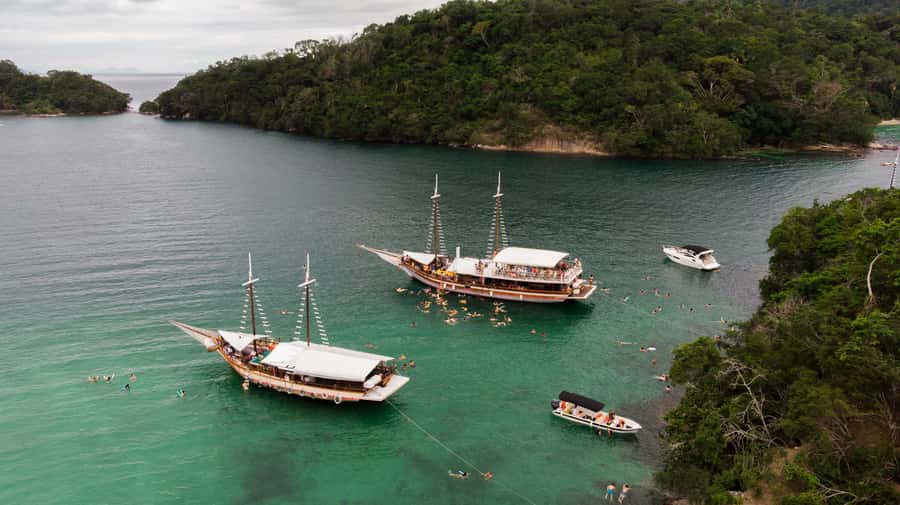 Rio de Janeiro: Ilha Grande with Boat Tour & Optional Lunch - Baleia’s Beach: the first swim stop that sets the mood