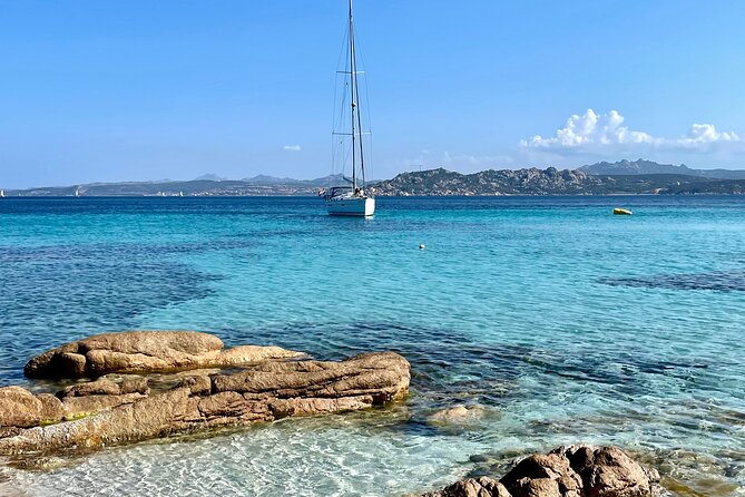 Sailing boat tour in the Maddalena Archipelago - Wind and sea conditions: how to handle a sailing day with attitude