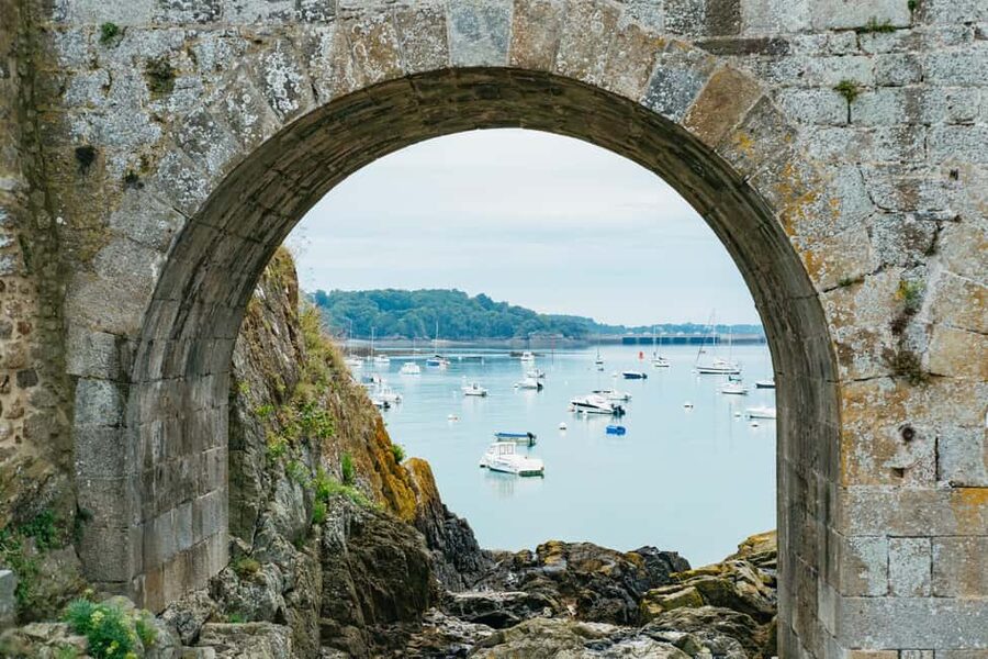 Saint-Malo: Guided Boat Tour with Local Captain - Should you book this Saint-Malo guided boat tour?