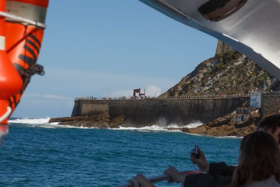 San Sebastian: Boat Tour with Stop at Santa Clara - Santa Clara Island stop: the timing game (and how to win it)