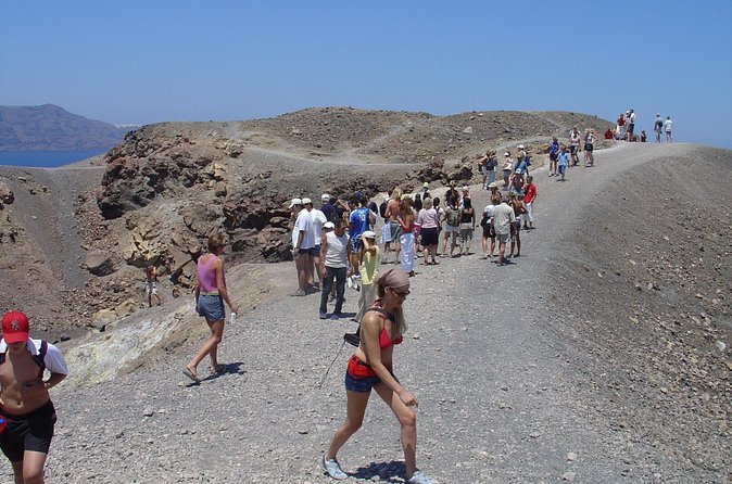 Santorini - Volcano and Hot springs Boat Trip with Bus Transfer - Boat Time, Crowds, and Getting On and Off Without Losing Your Mind