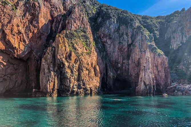 Scandola at sunset: Girolata & Corsican flavours - The sunset aperitif: Corsican cheeses, cold cuts, and music
