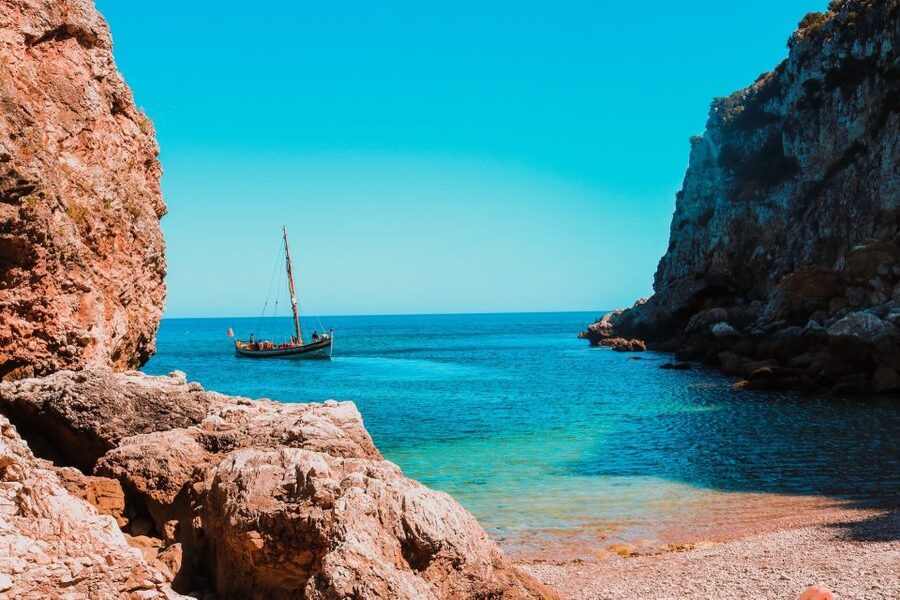 Sesimbra: Arrábida Beaches & Caves Boat Tour with Snorkeling - Stop 3: Praia do Inferno (the classic swim-and-cave coast)