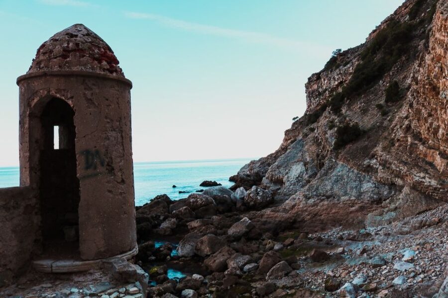 Sesimbra: Arrábida Beaches & Caves Boat Tour with Snorkeling - The whaling-bay moment: history with real sea context