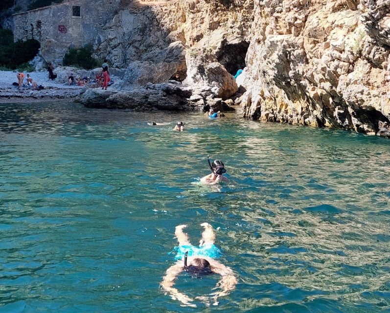 Sesimbra: Secret Bays and Beaches Boat Tour with Snorkeling - Inferno beach: a shorter stop for a more wild-feeling coast moment