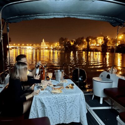 Sevilla: Romantic Boat Ride - Option 1: The 1-hour private cruise with frizzante and music you choose