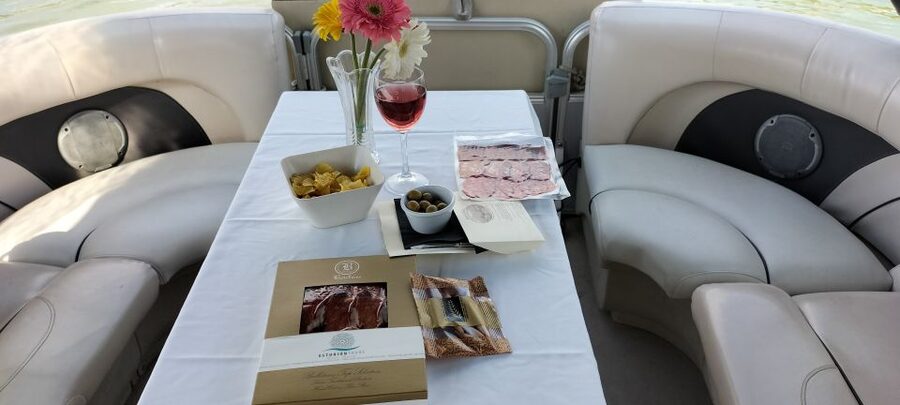 Seville: Exclusive River Boat Tour with Tapas - Seville Sights You’ll Actually Notice From the Water