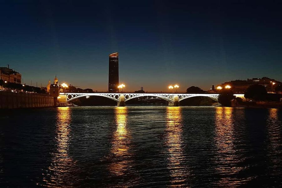 Seville: Restaurant Boat Ride on the Guadalquivir with Lunch/Dinner - No Guided Commentary: How to Use the Crew Q&A